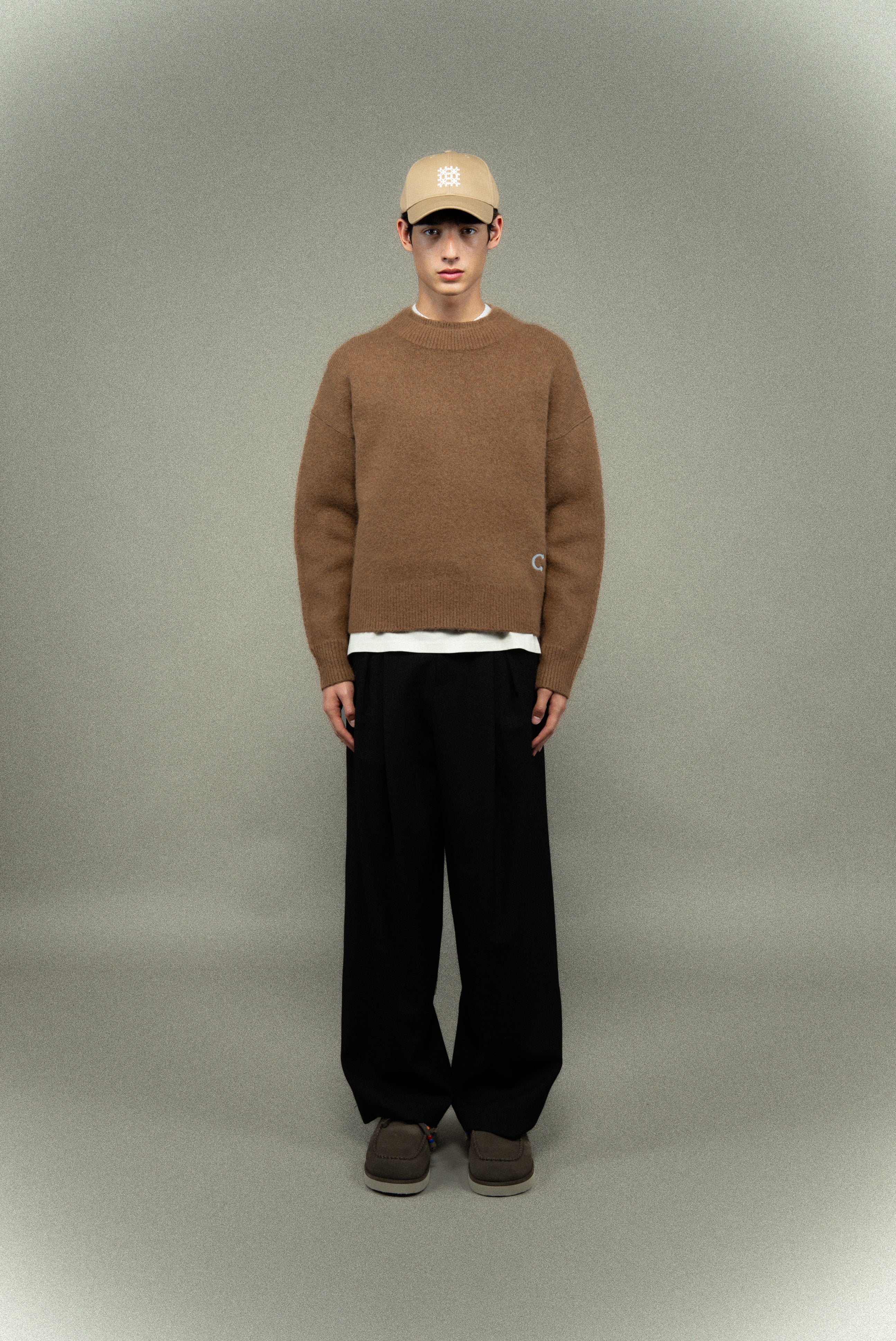 Embroidered crew neck sweatshirt