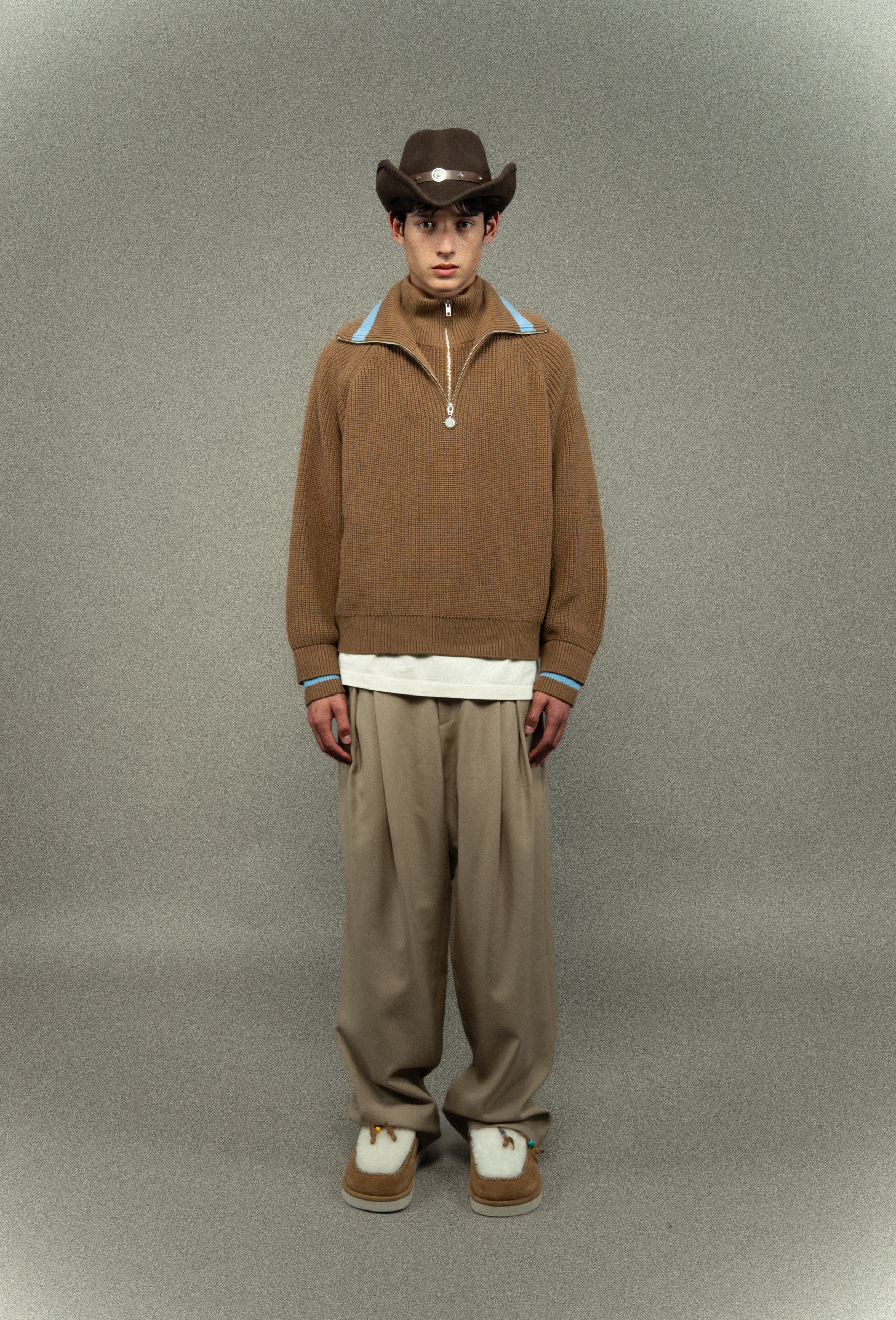 Pullover mit doppeltem Kragen