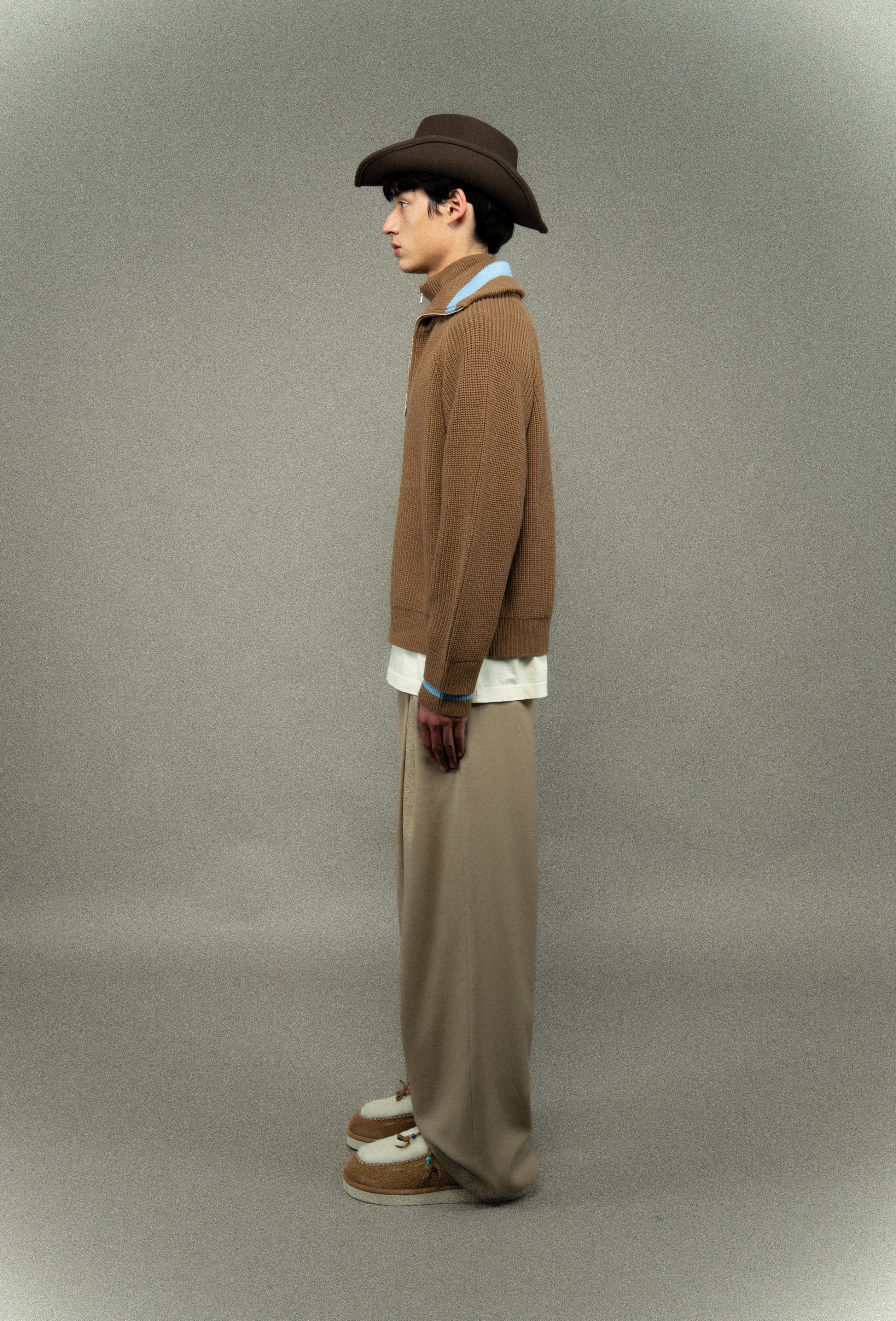 Pullover mit doppeltem Kragen