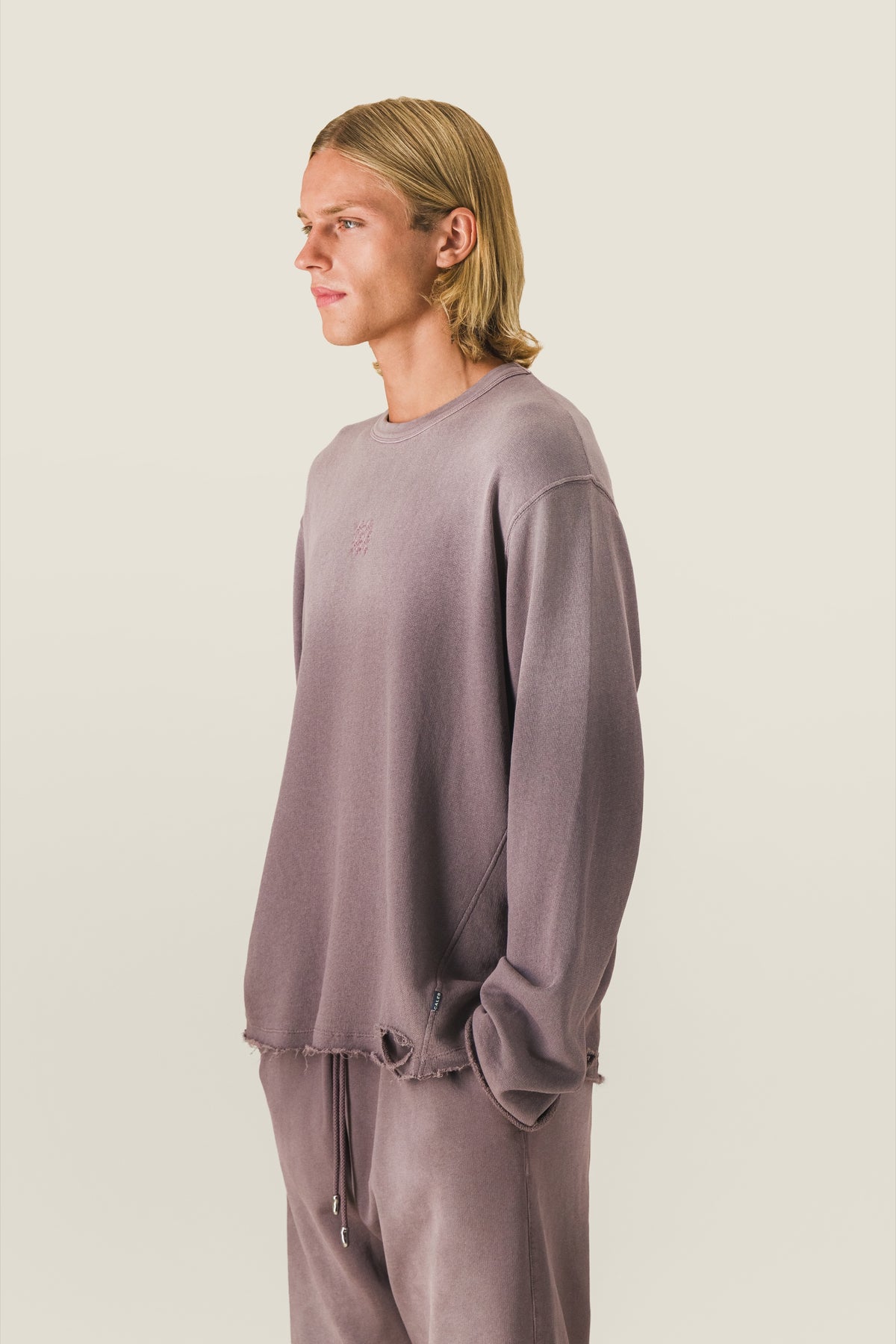Raw-edge long-sleeve T-shirt