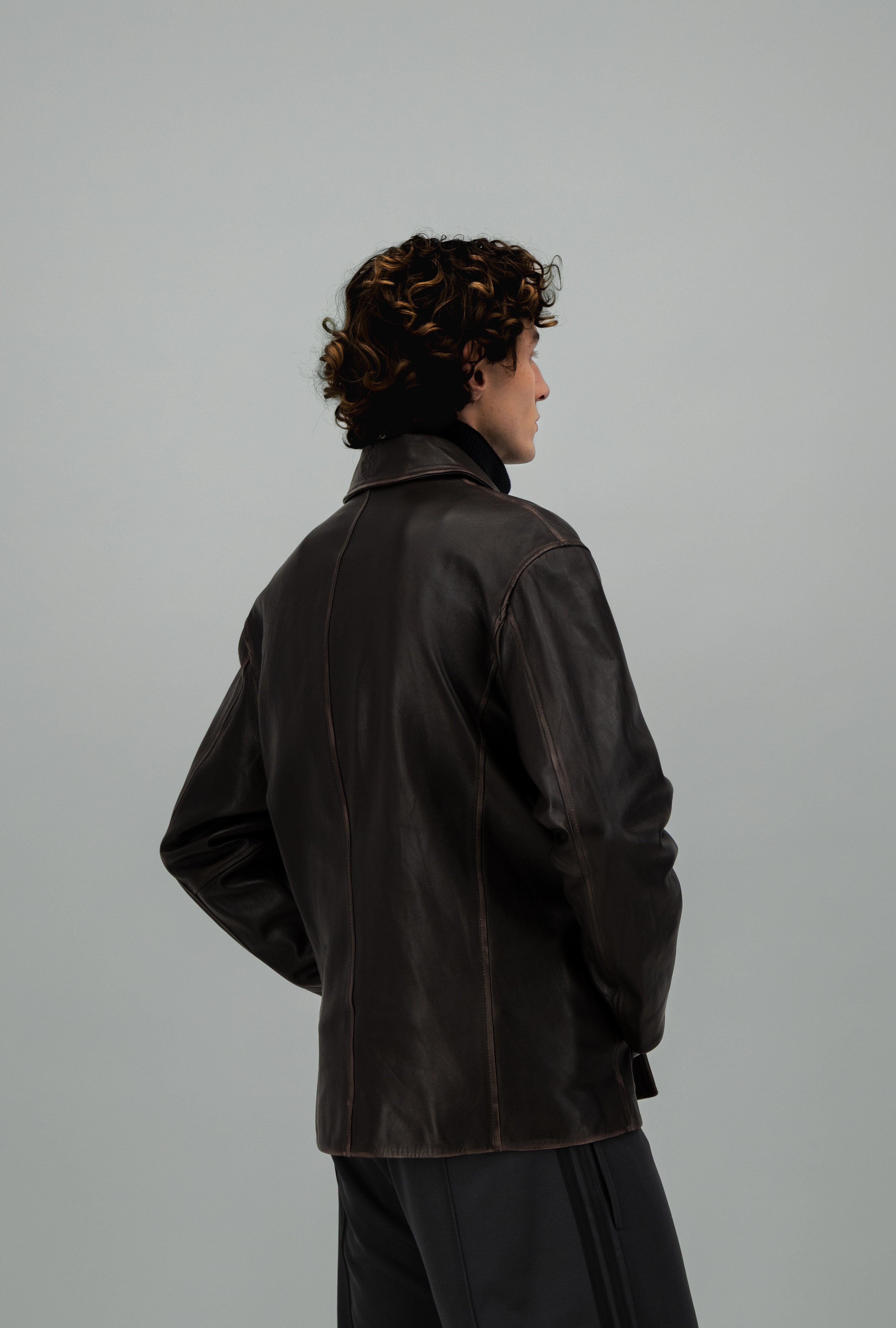 Veste en cuir aux bords délavés