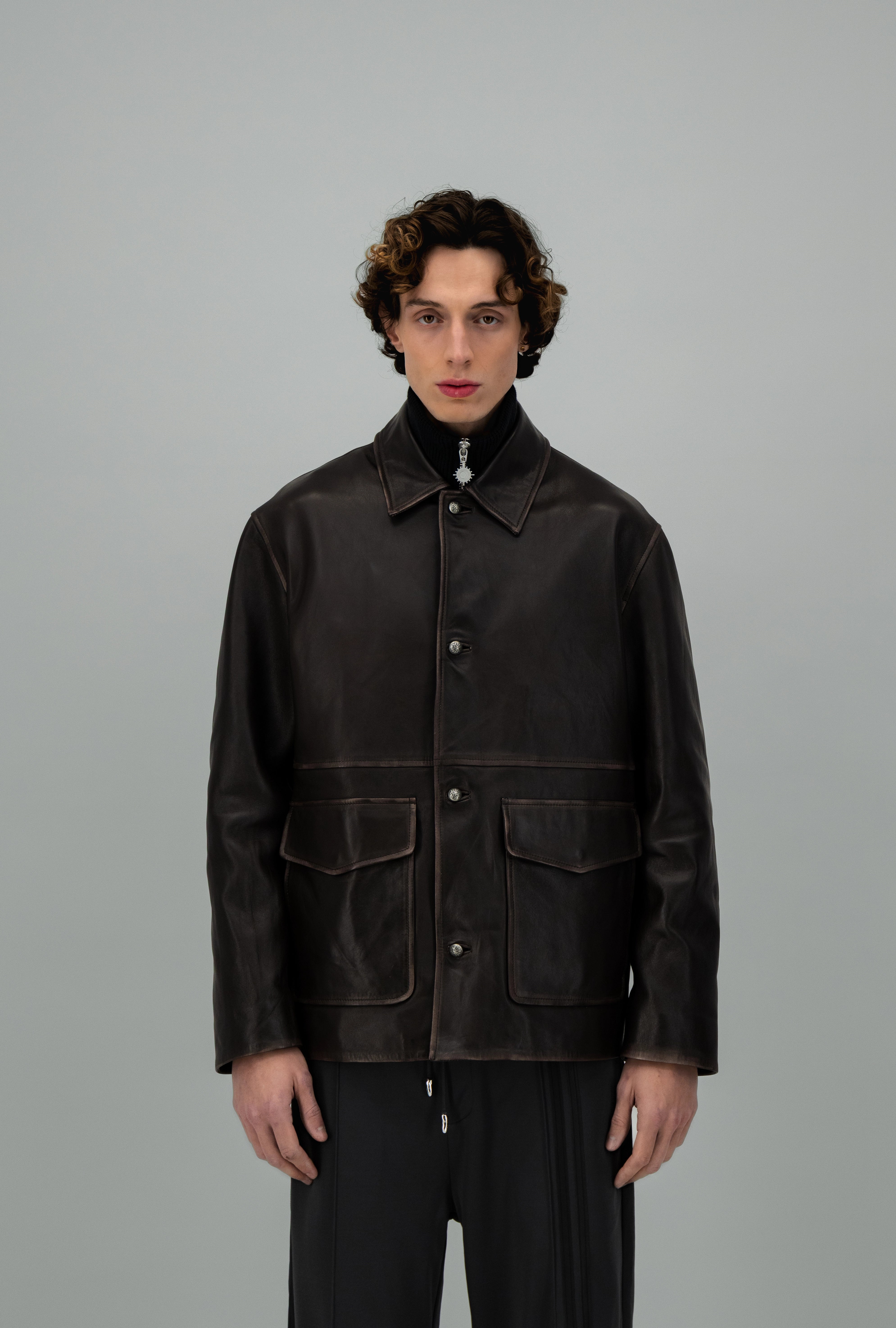 Veste en cuir aux bords délavés