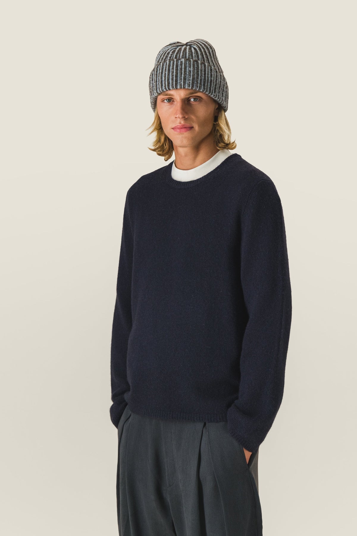 Round neck wool and cashmere sweater