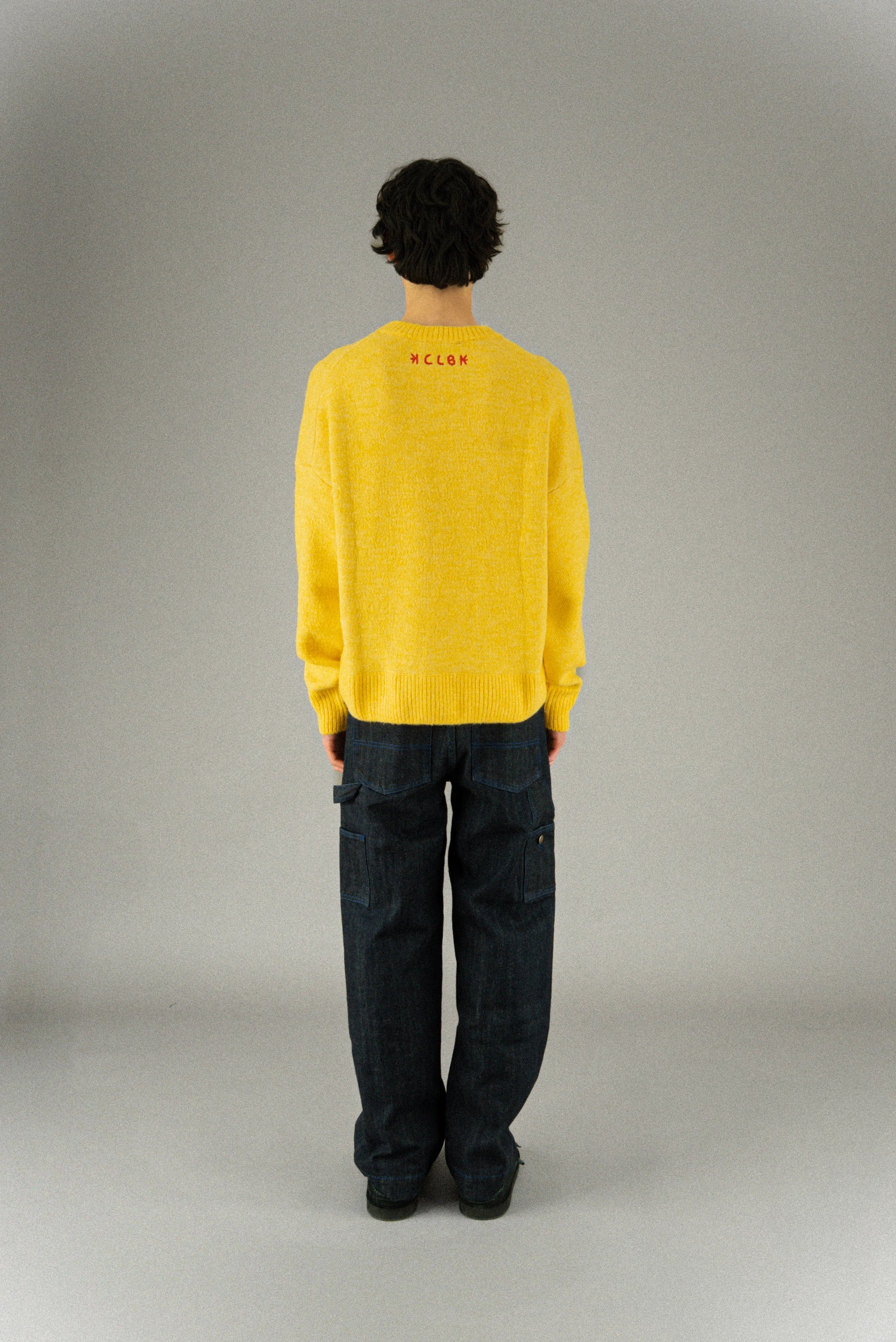 Pull en maille avec broderie
