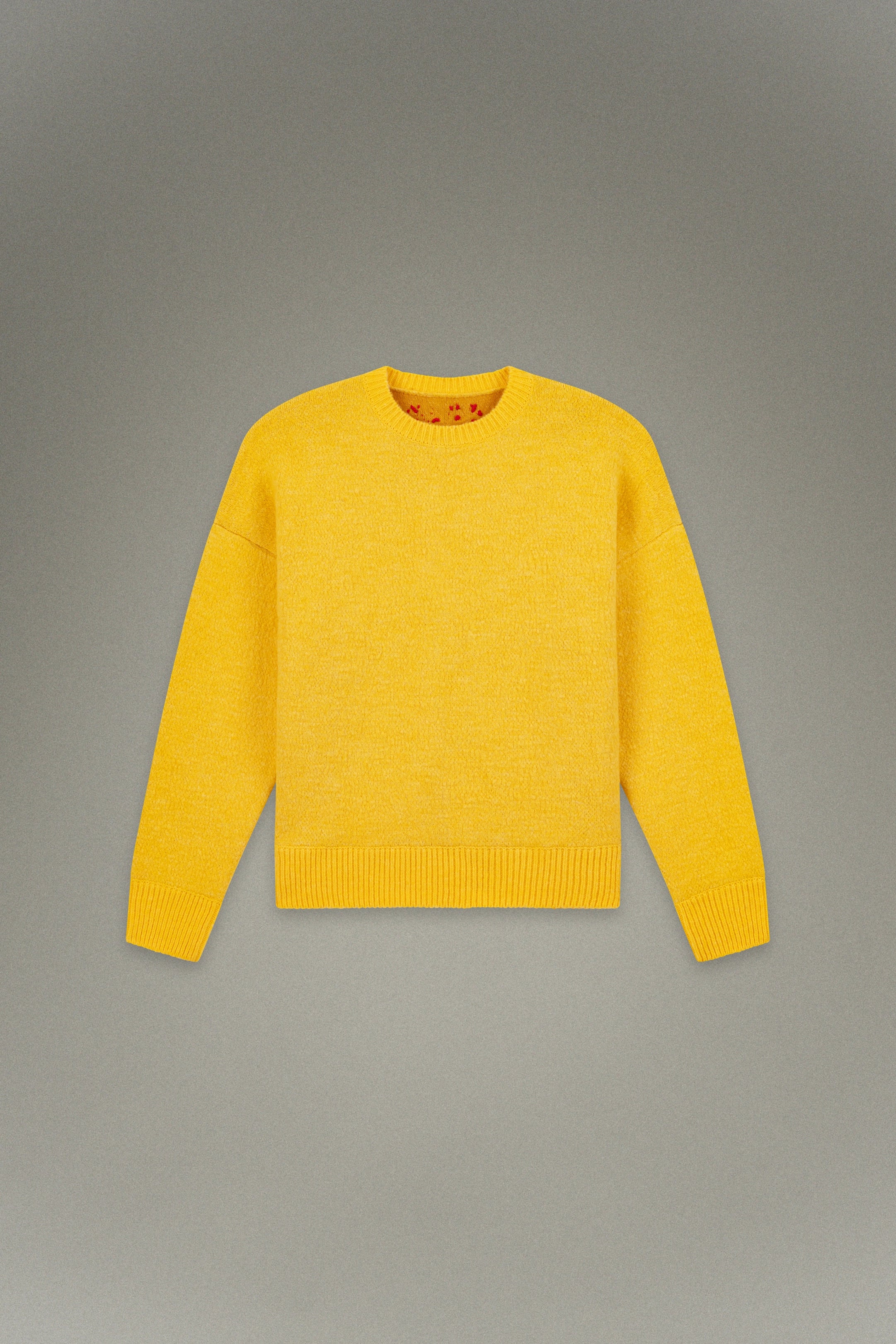 Pull en maille avec broderie