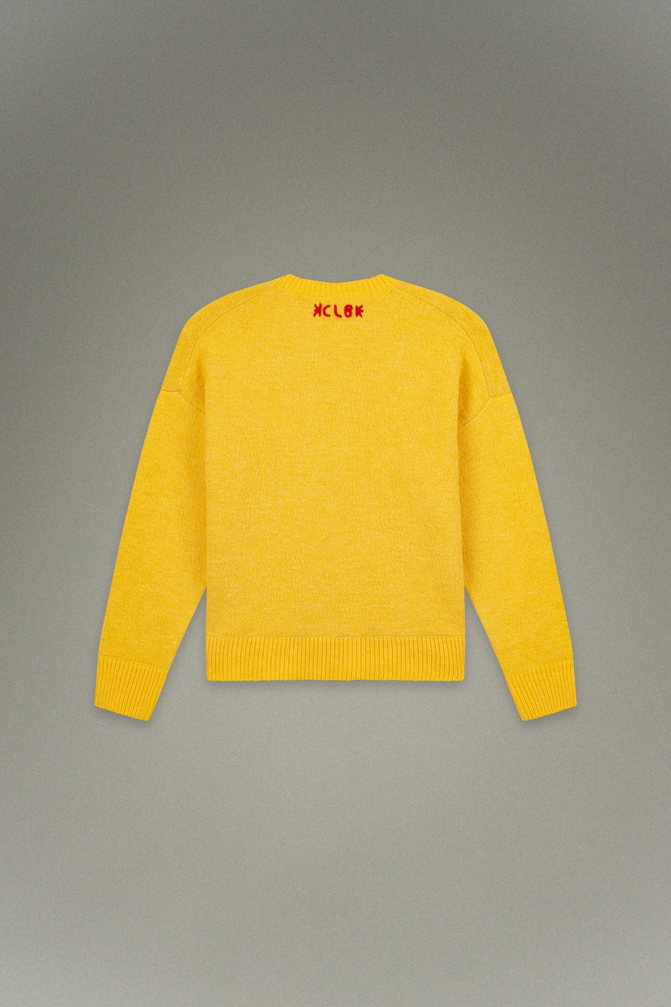 Pull en maille avec broderie