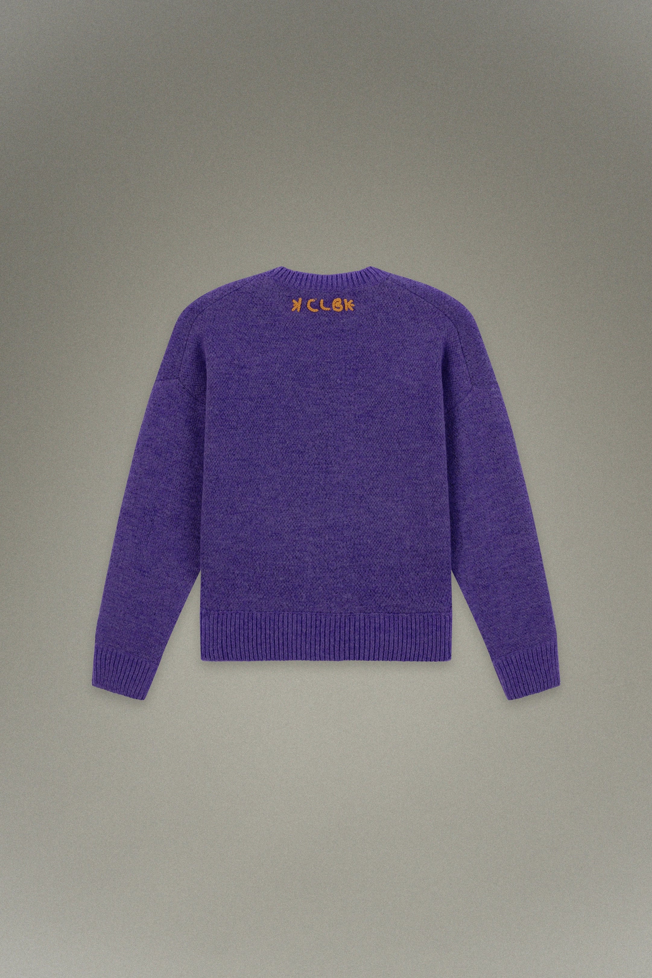 Pull en maille avec broderie