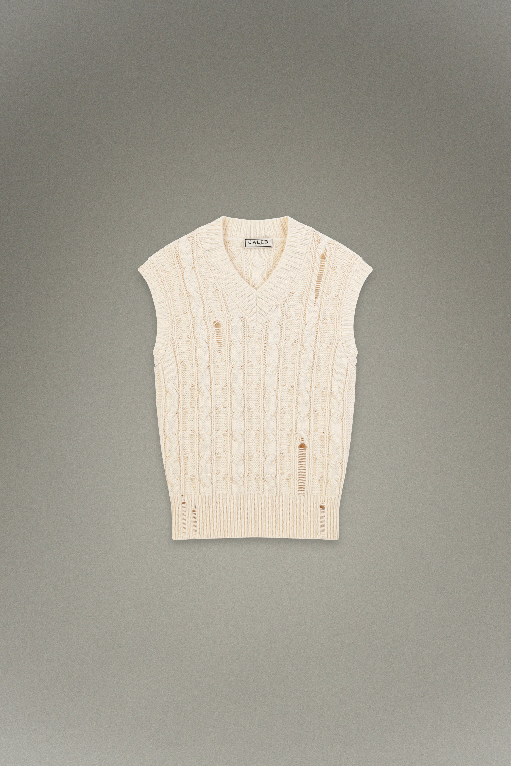 Sleeveless knitted sweater