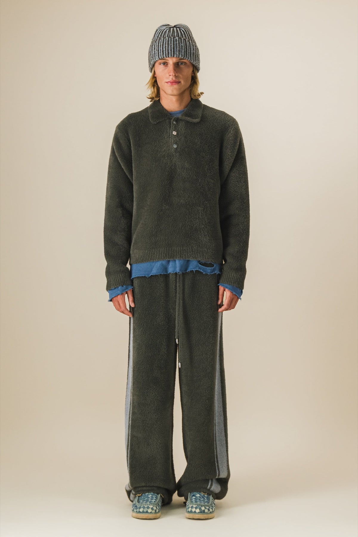 Polo fluffy khaki - porté