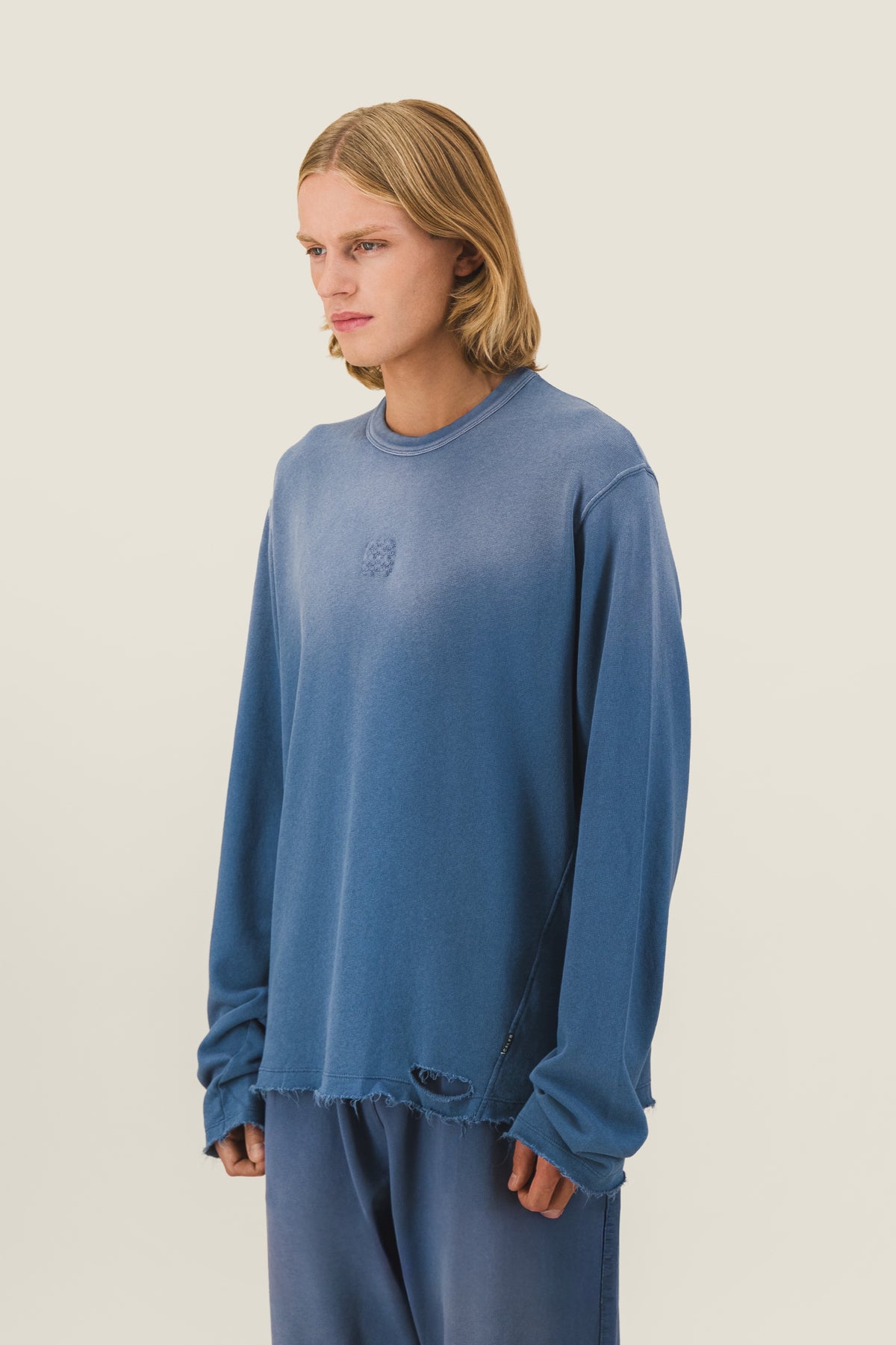 Raw-edge long-sleeve T-shirt