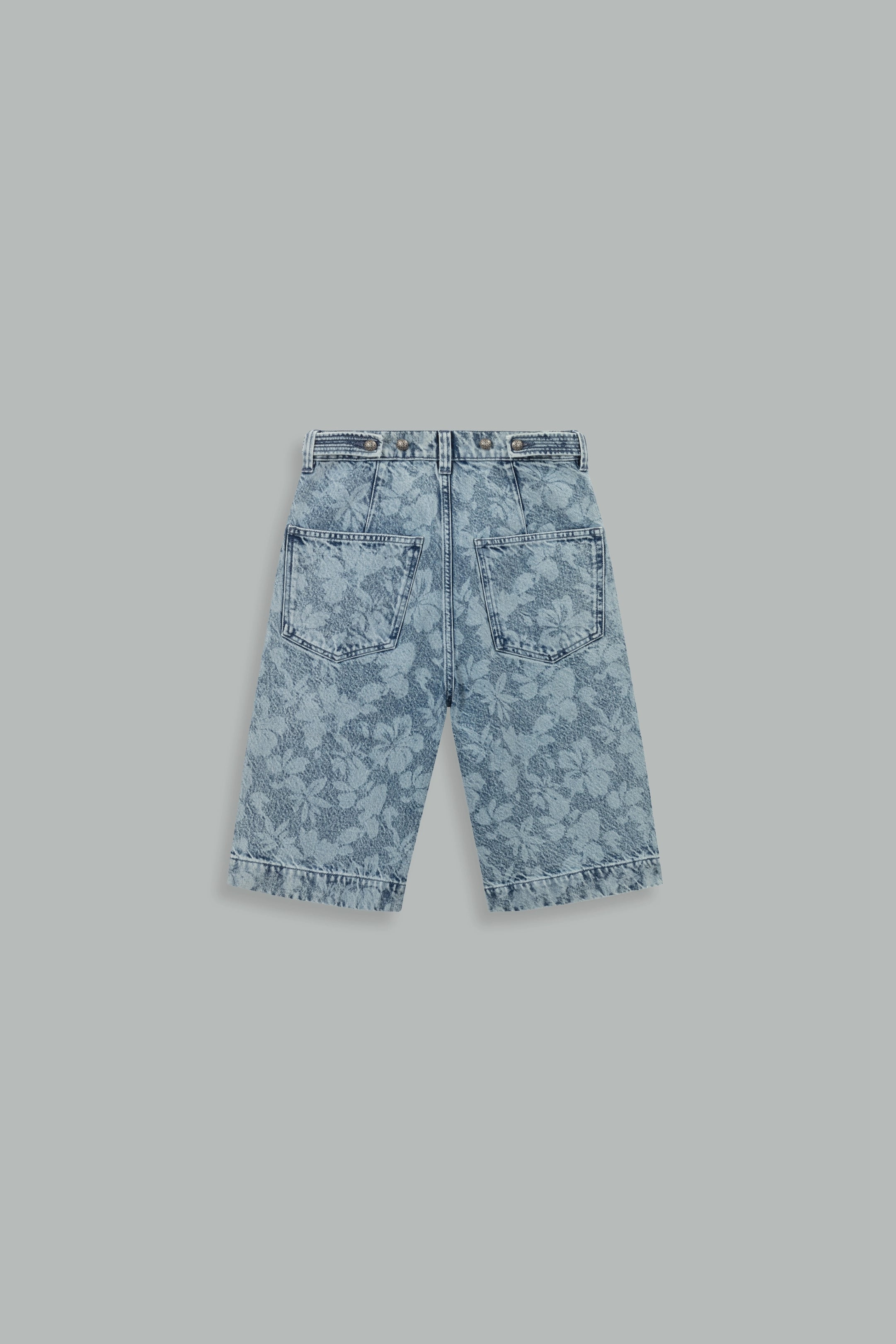 Kurze Jeansshorts mit Hibiskusmuster