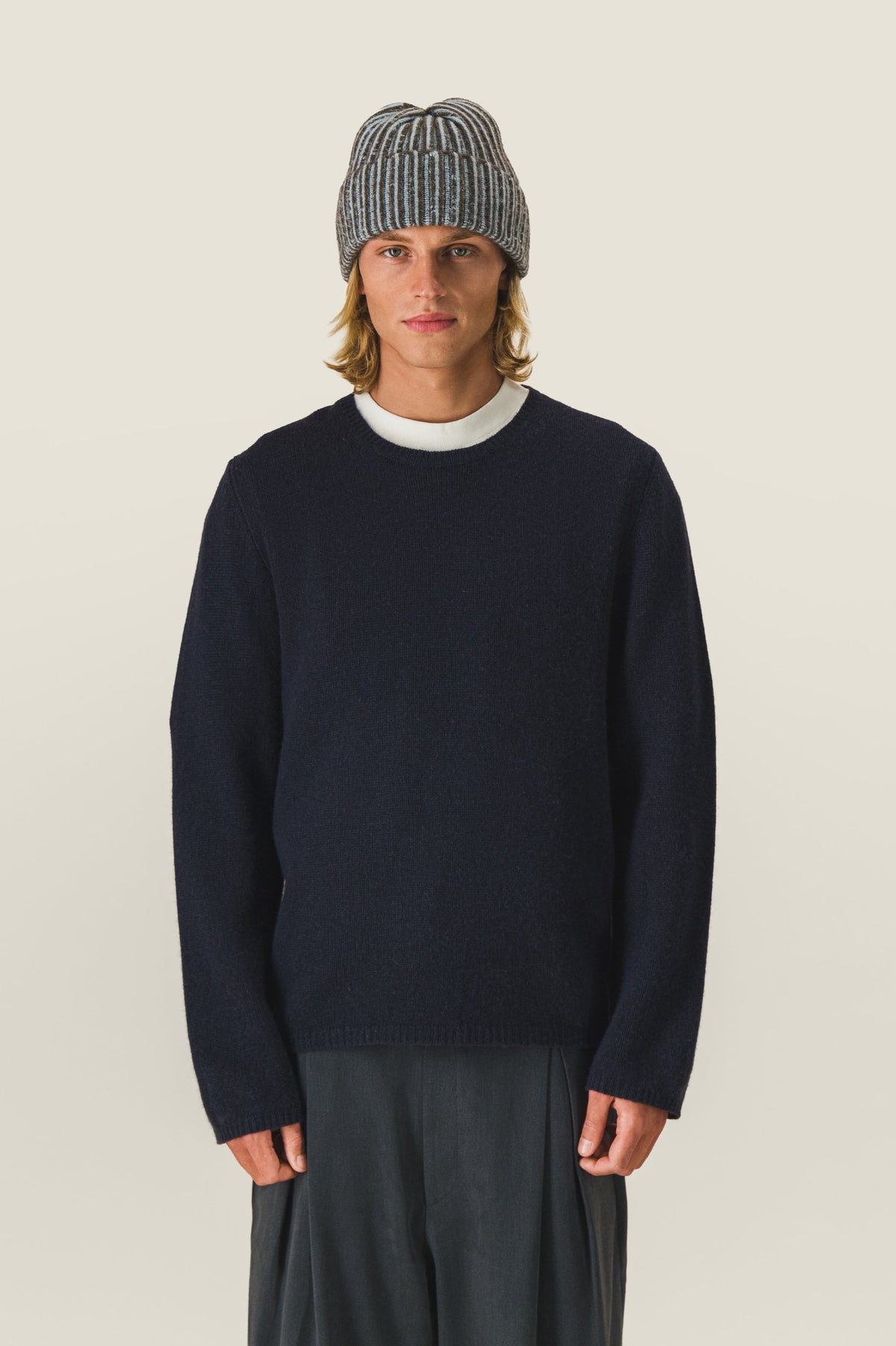 Round neck wool and cashmere sweater